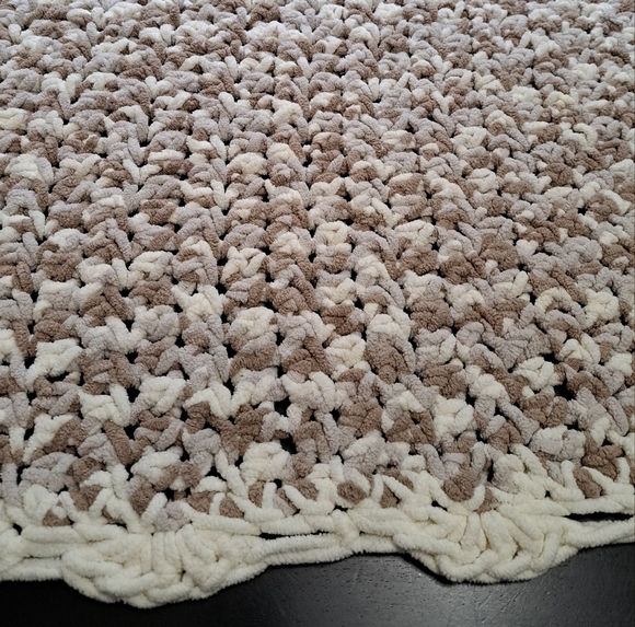 New Handmade Chenille Bedspread/Blanket/Throw Size 65"×100" - Picture 3 of 7